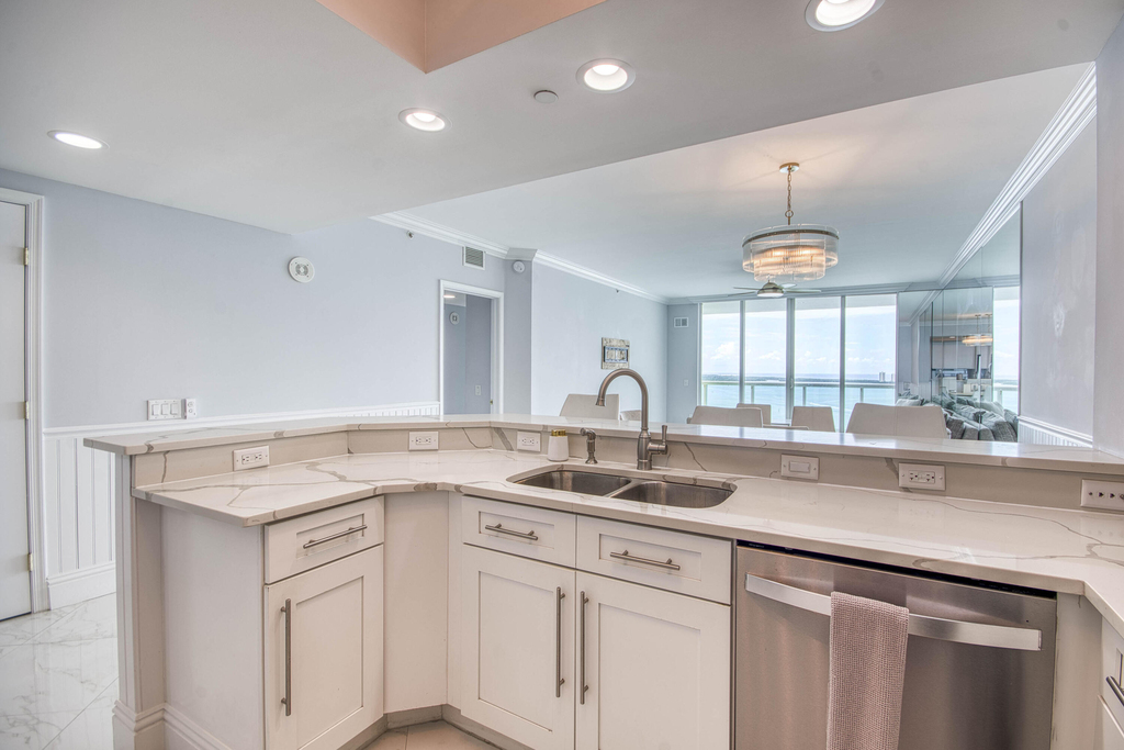 2650 Lake Shore Drive - Photo 4