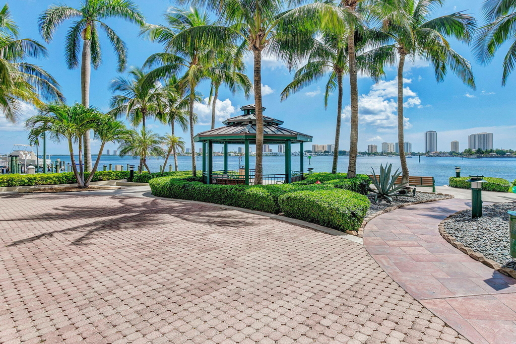 2650 Lake Shore Drive - Photo 27