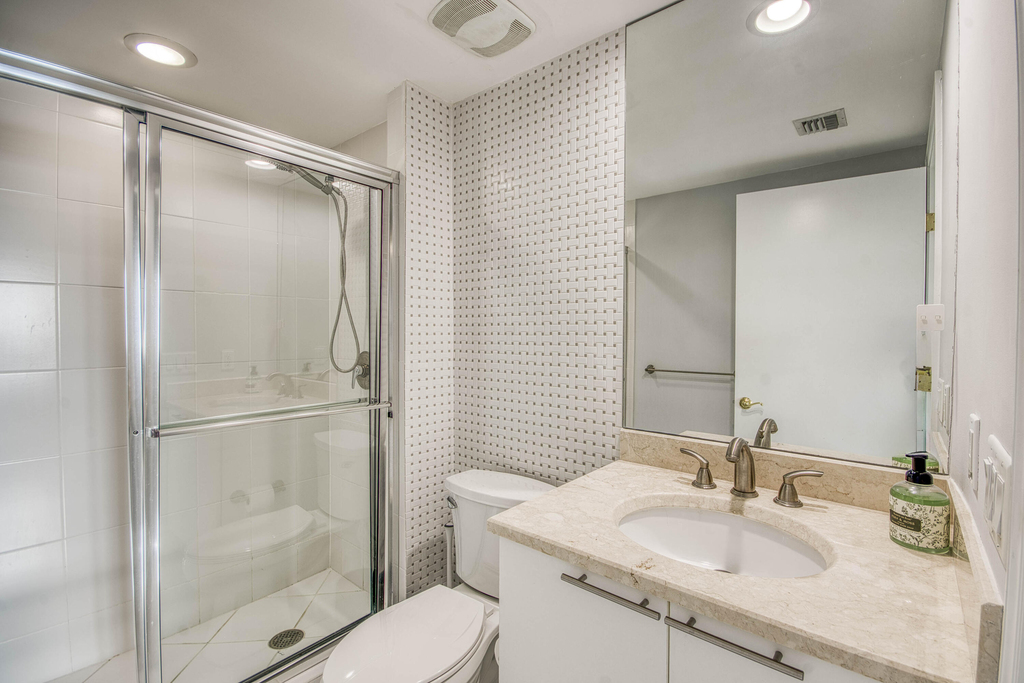 2650 Lake Shore Drive - Photo 22