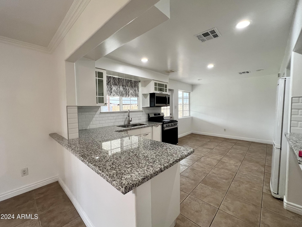2914 N 49th Avenue - Photo 8