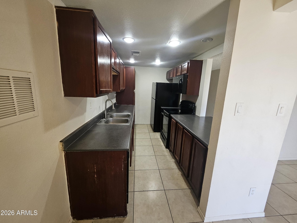 424 W Brown Road - Photo 2
