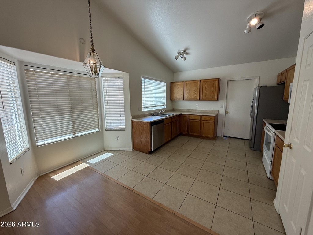 505 W Sereno Drive - Photo 8
