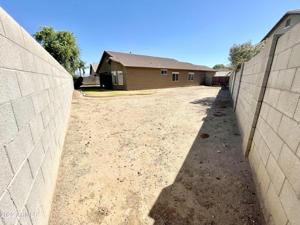 21 N 122nd Avenue - Photo 5