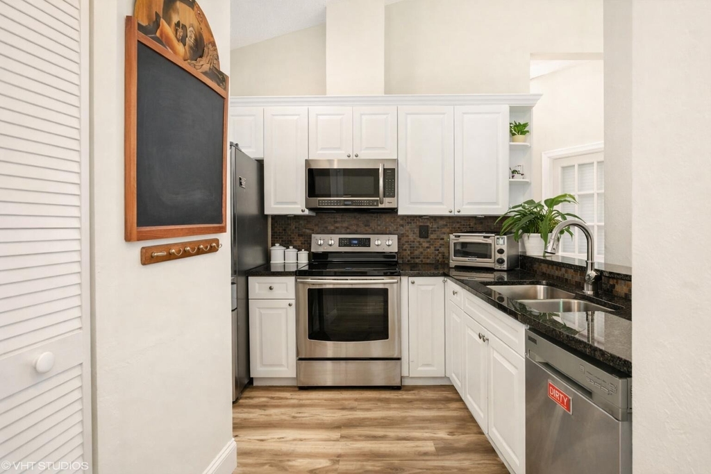 805 Harbour Pointe Way - Photo 3