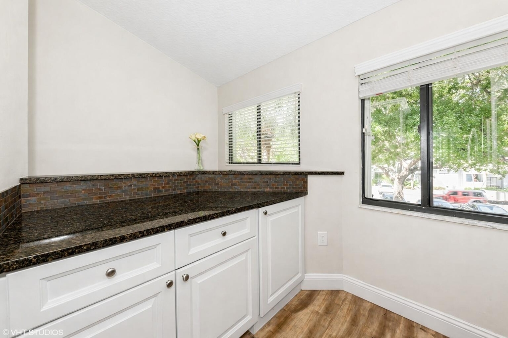 805 Harbour Pointe Way - Photo 6