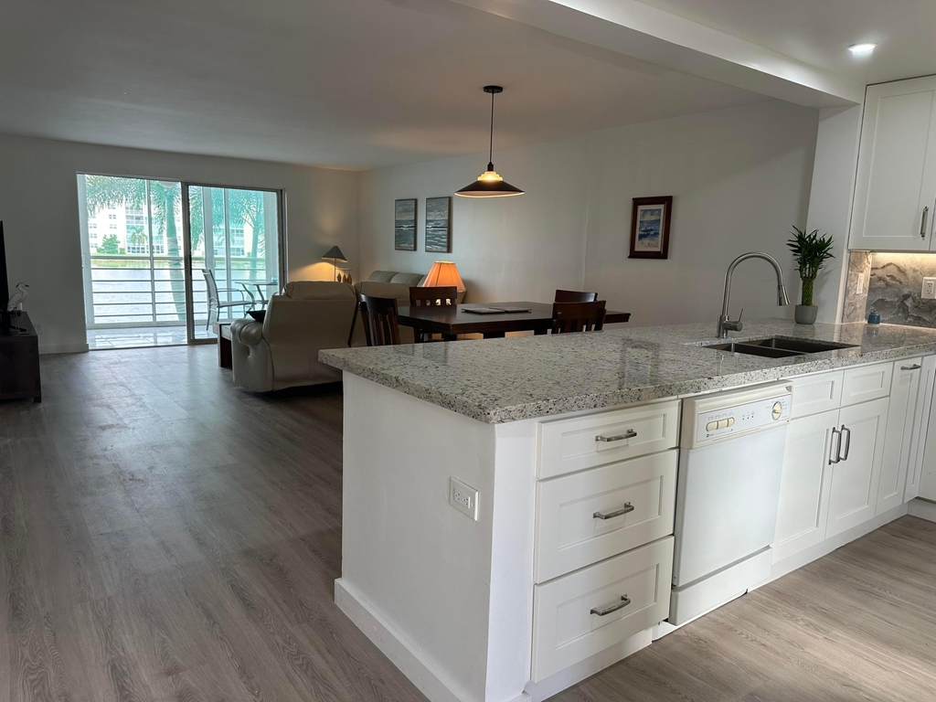 141 Se 3rd Avenue - Photo 1