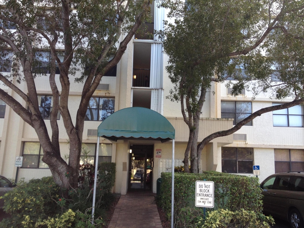 2501 Riverside Drive - Photo 0