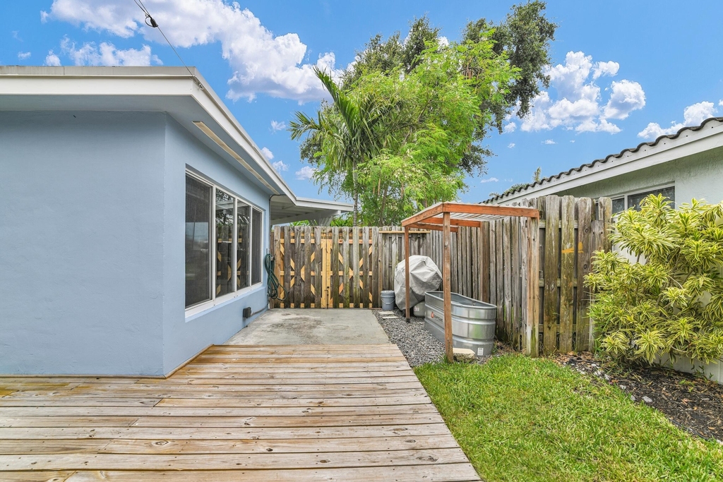 909 Se 16 Place - Photo 25