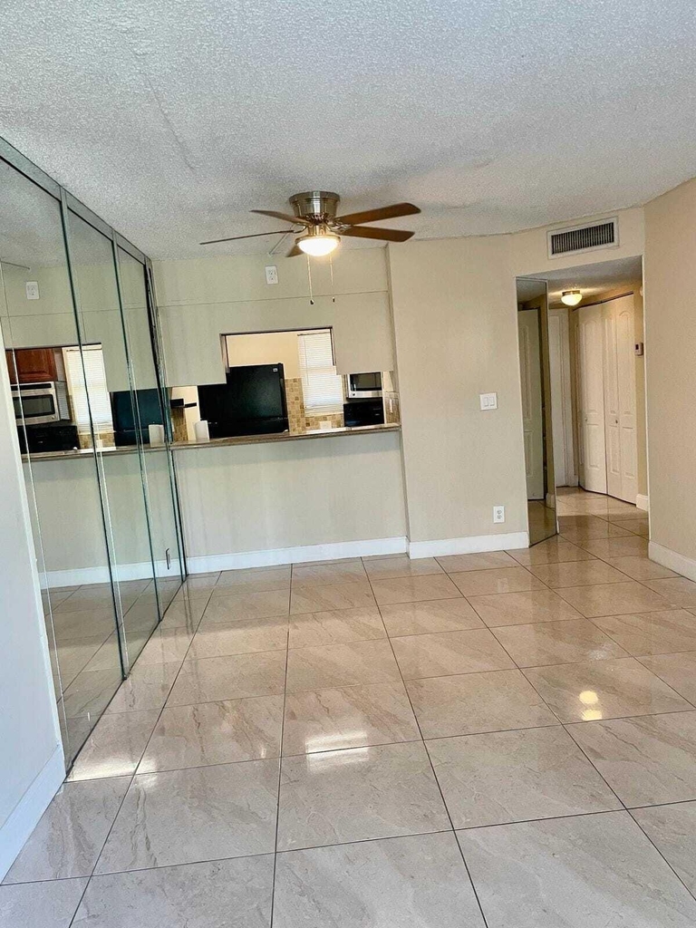 9905 Twin Lakes Drive - Photo 0