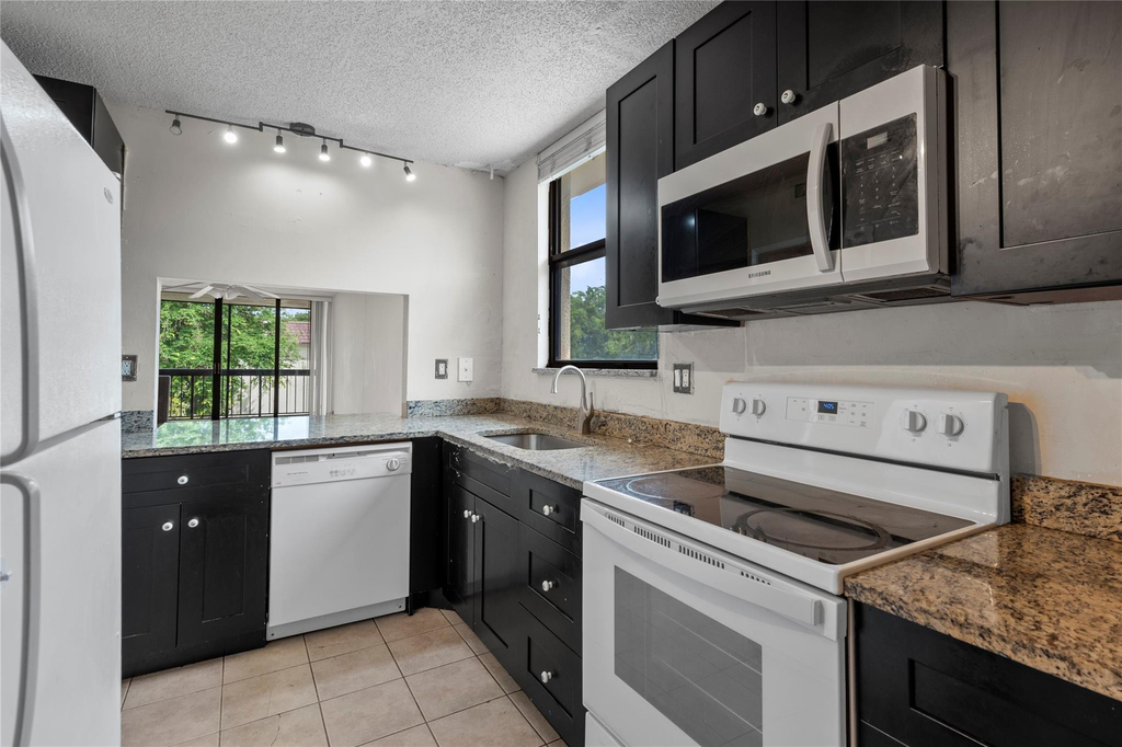 8429 Forest Hills Drive - Photo 2