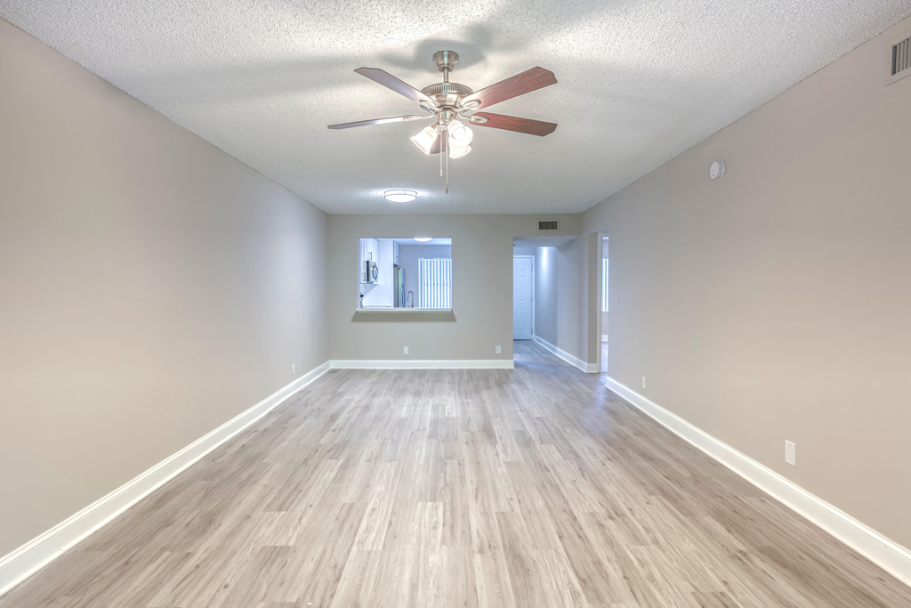 240 Se 10th Street - Photo 2
