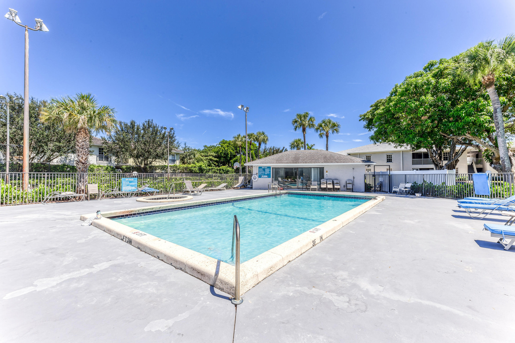 240 Se 10th Street - Photo 9