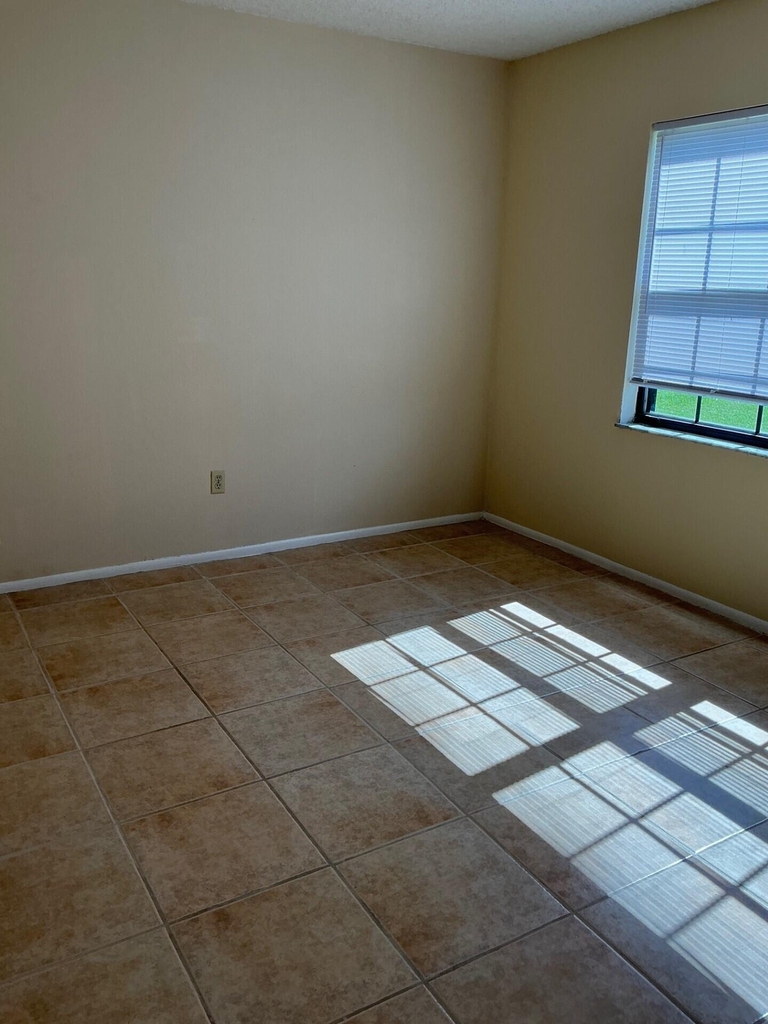 1537 Se Arenson Lane - Photo 5