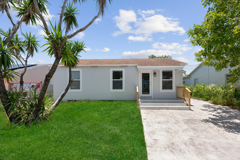 720 Mcintosh Street - Photo 0