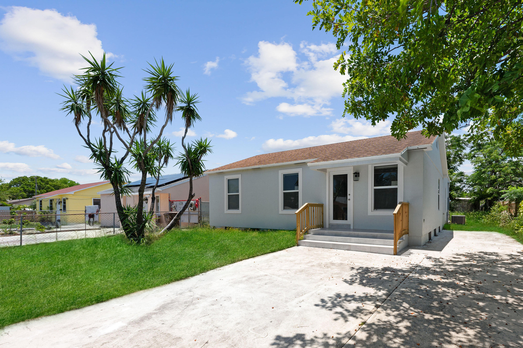 720 Mcintosh Street - Photo 1