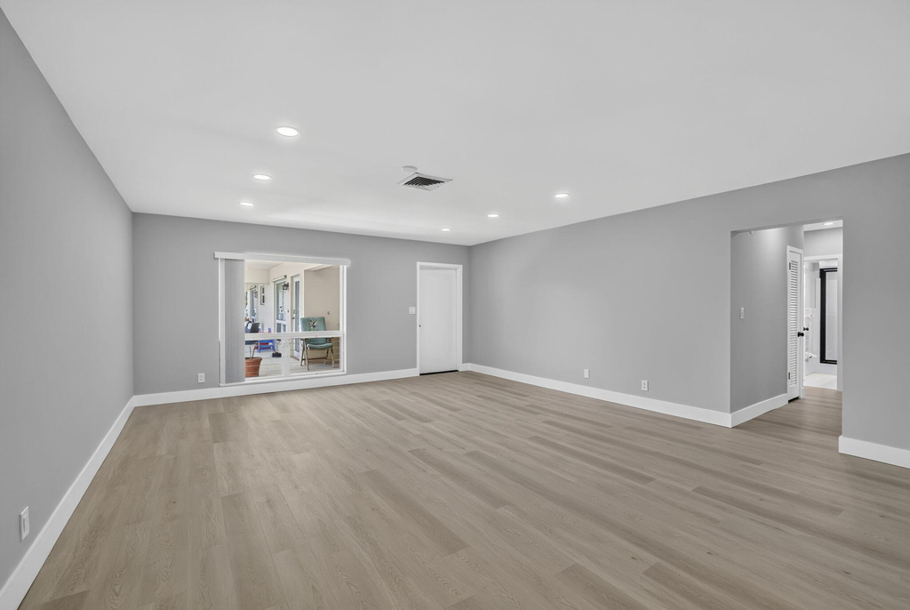 2755 Ne 28th Avenue - Photo 8