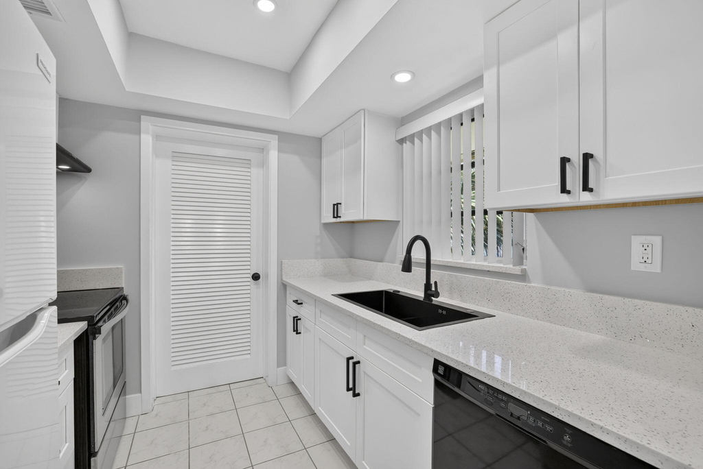2755 Ne 28th Avenue - Photo 11