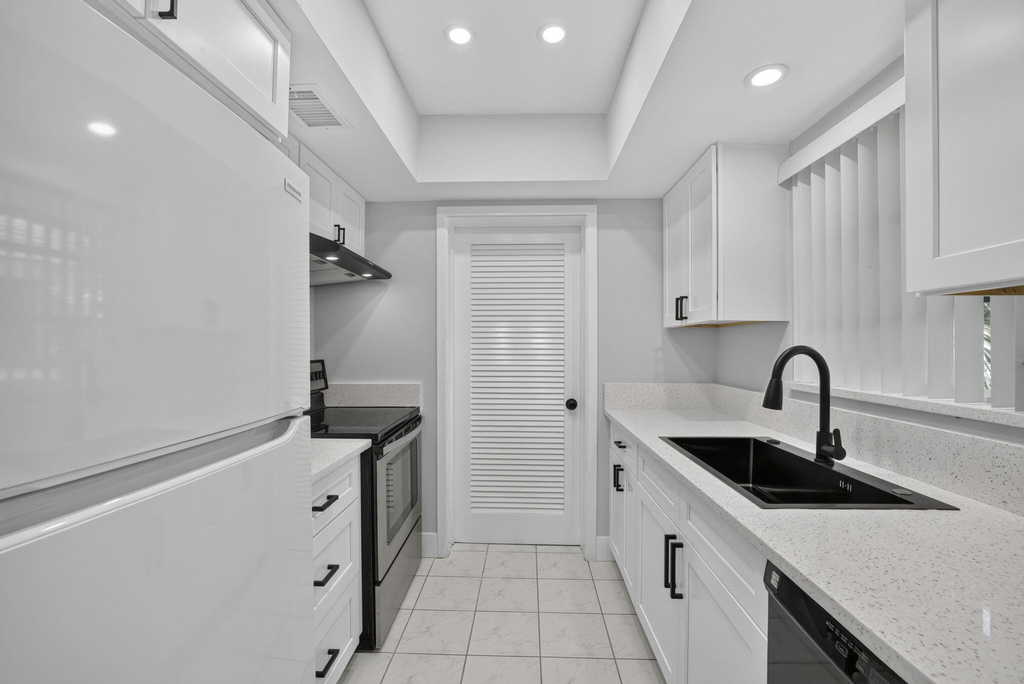 2755 Ne 28th Avenue - Photo 10