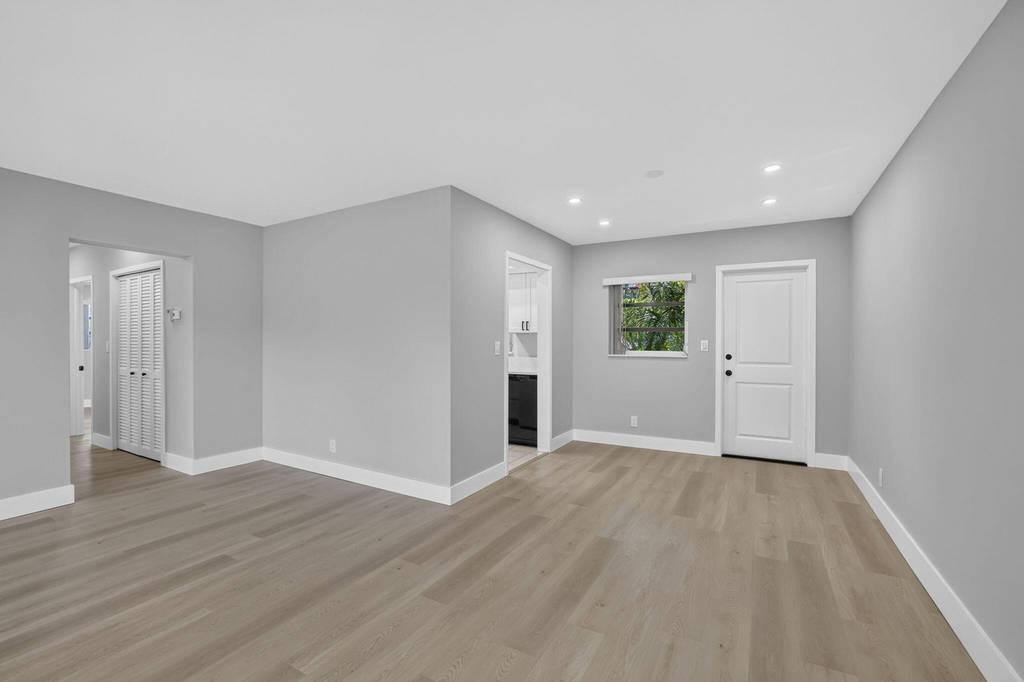 2755 Ne 28th Avenue - Photo 7