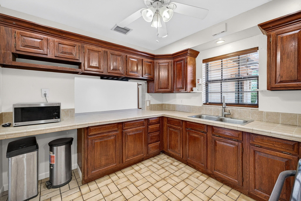 2060 Tropic Isle - Photo 17