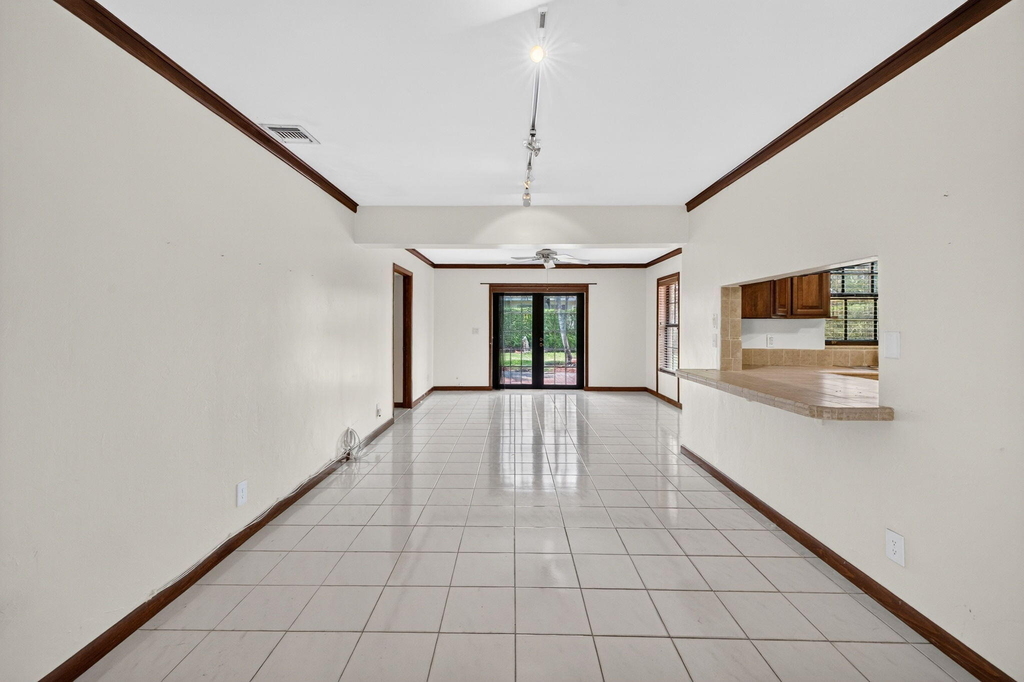 2060 Tropic Isle - Photo 9