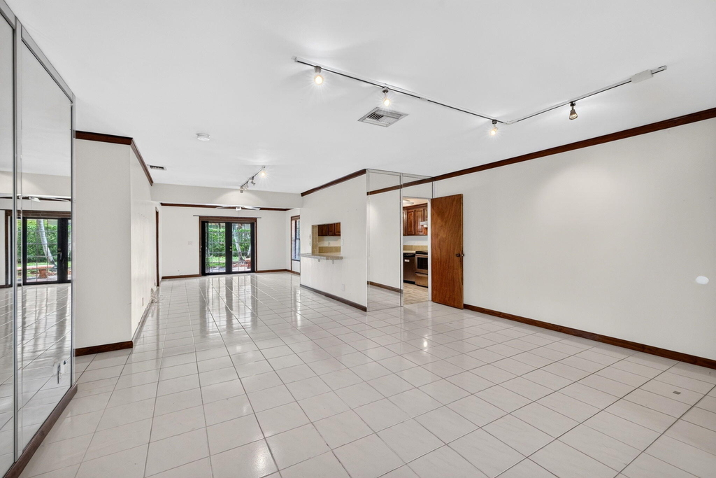 2060 Tropic Isle - Photo 7