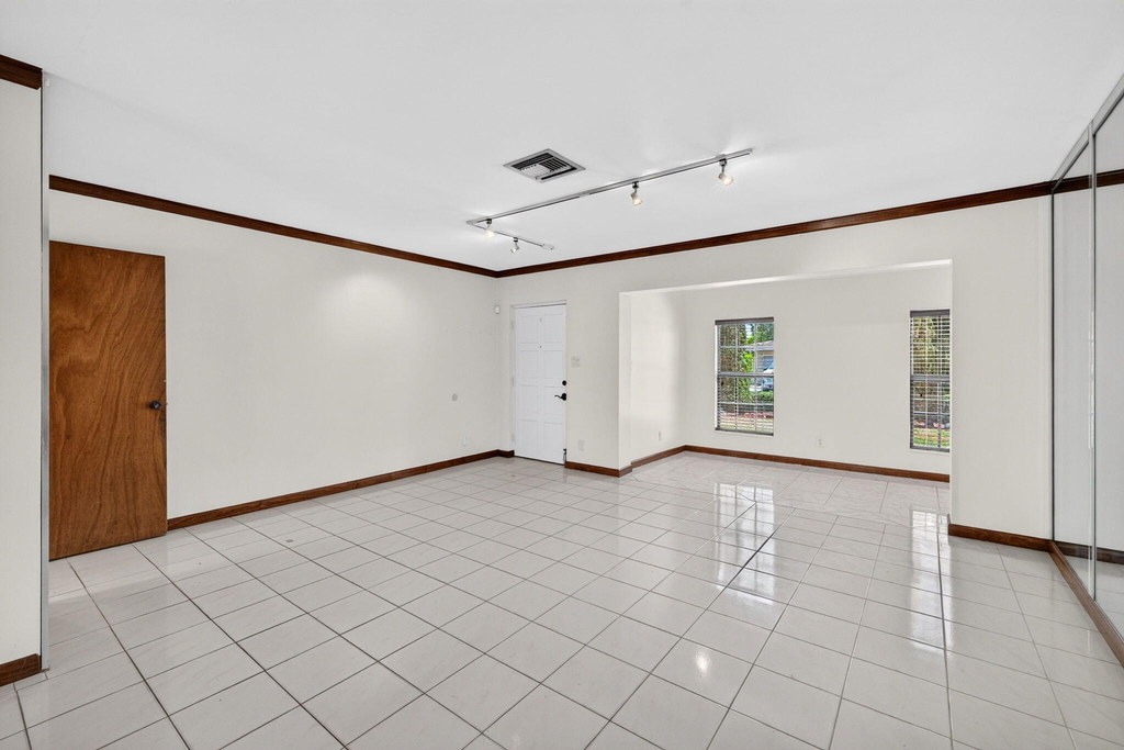 2060 Tropic Isle - Photo 8