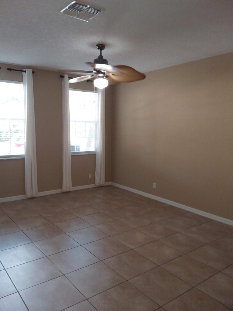 2410 Se Union Park Drive - Photo 3
