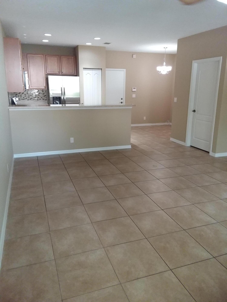 2410 Se Union Park Drive - Photo 2