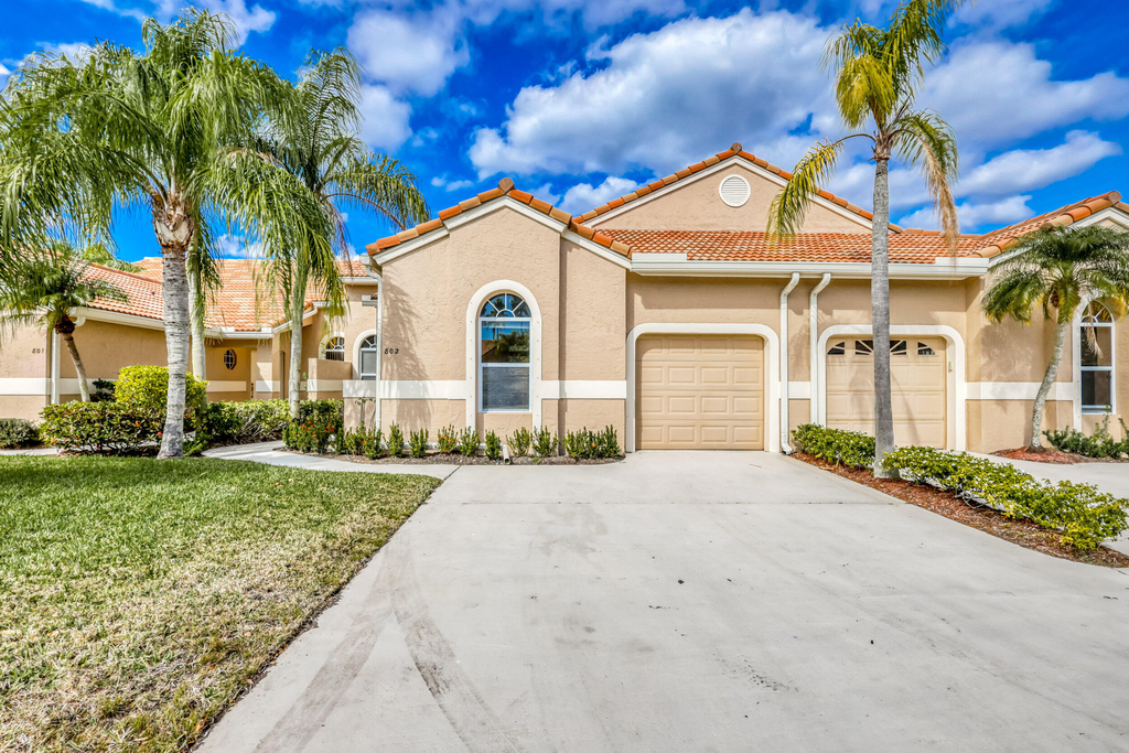 802 Sabal Palm Lane - Photo 0