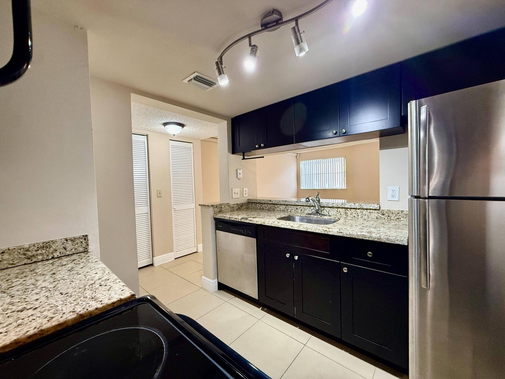 9901 Westview Drive - Photo 3