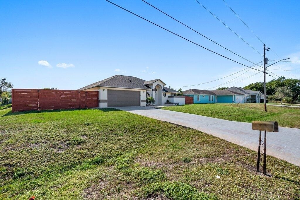 434 Sw Jeanne Avenue - Photo 1