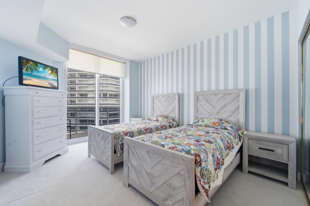 9595 Collins Avenue - Photo 37