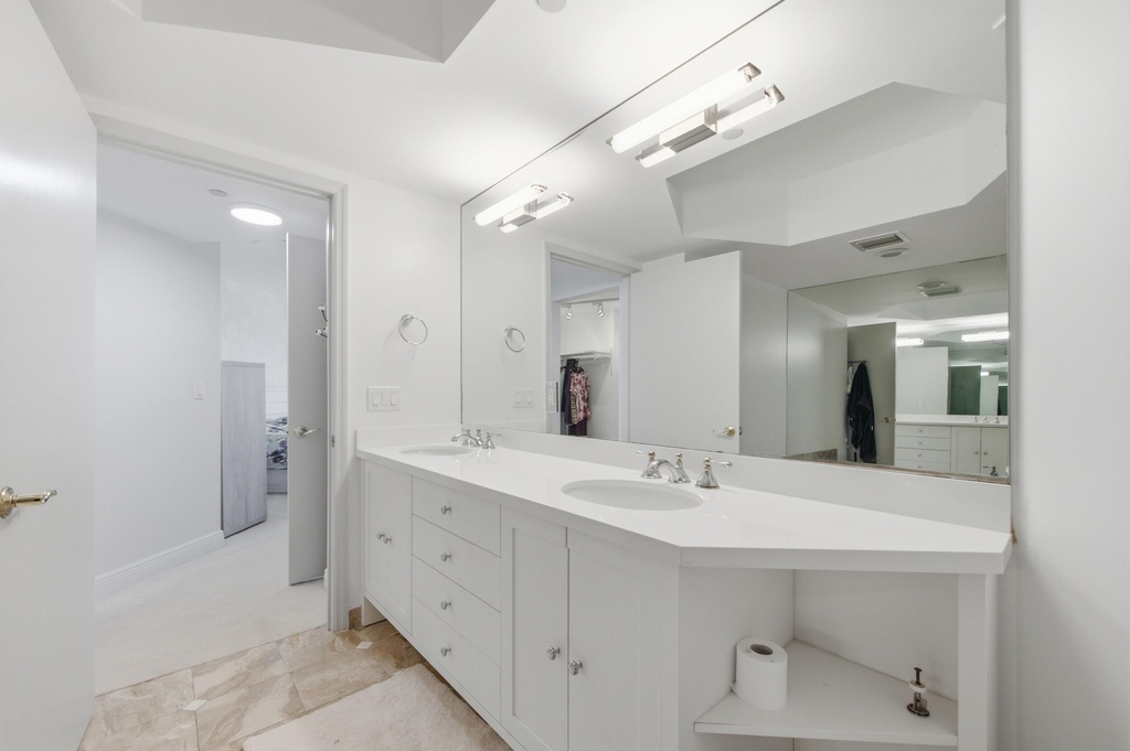 9595 Collins Avenue - Photo 31