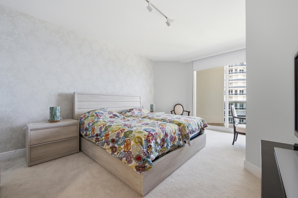 9595 Collins Avenue - Photo 34