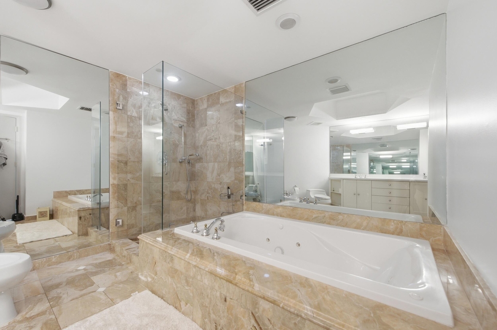 9595 Collins Avenue - Photo 33