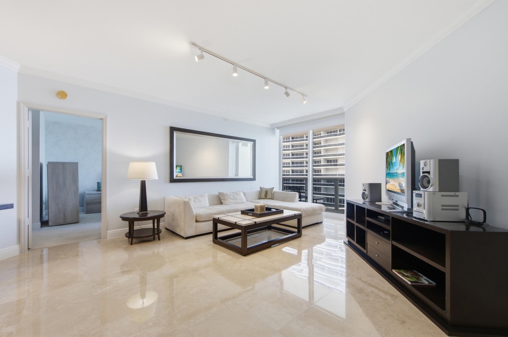 9595 Collins Avenue - Photo 10