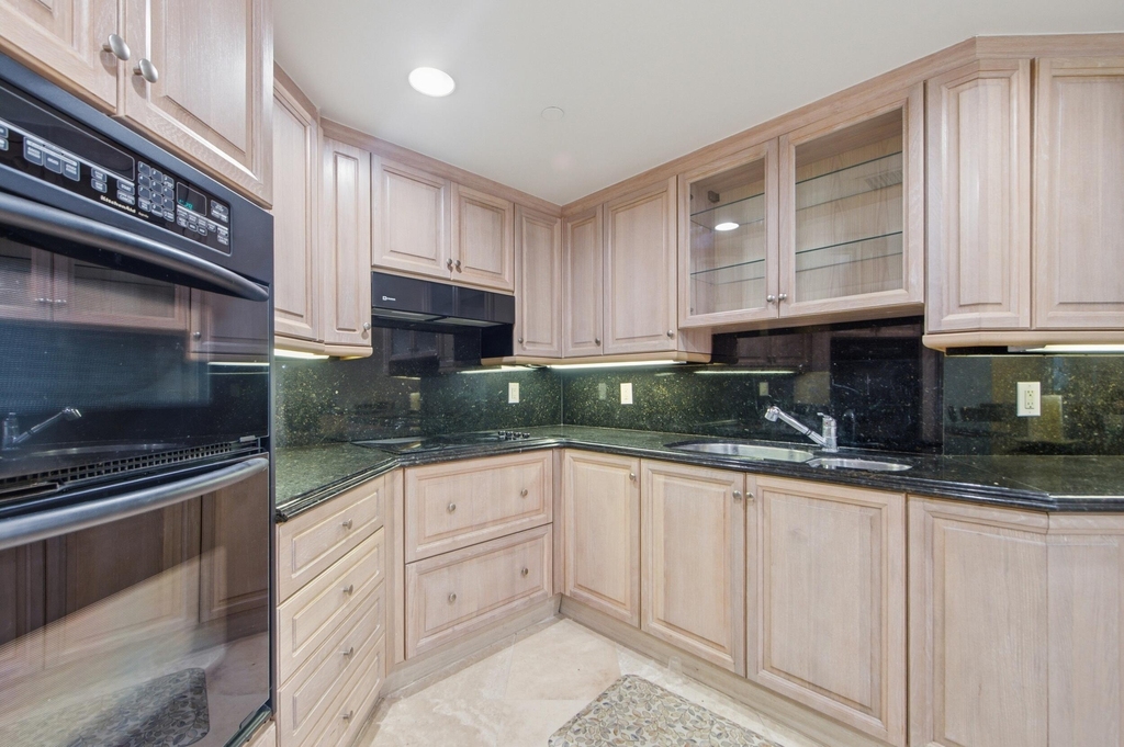 9595 Collins Avenue - Photo 27