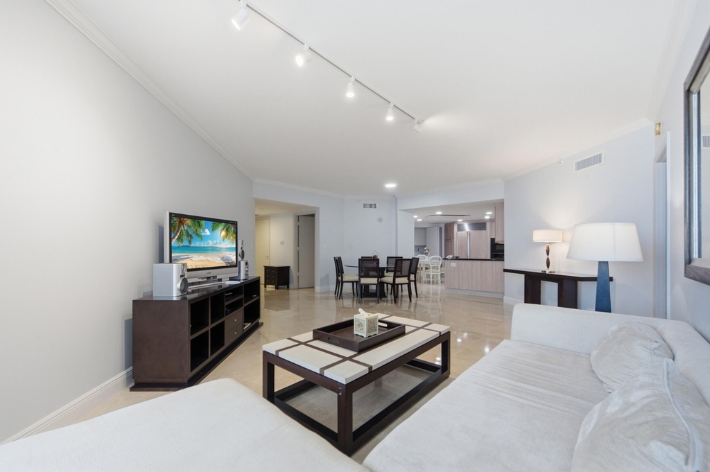 9595 Collins Avenue - Photo 11