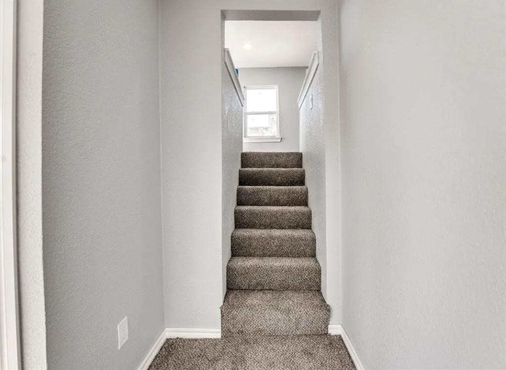 228 W Fairchild - Photo 3