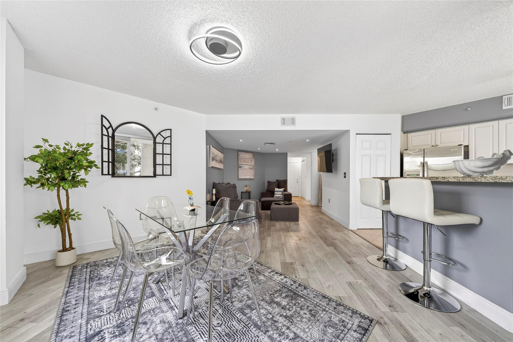 520 Se 5th Avenue - Photo 2