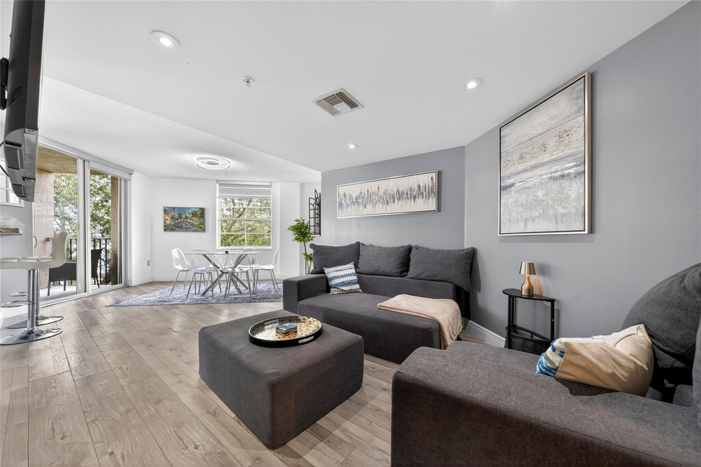 520 Se 5th Avenue - Photo 4