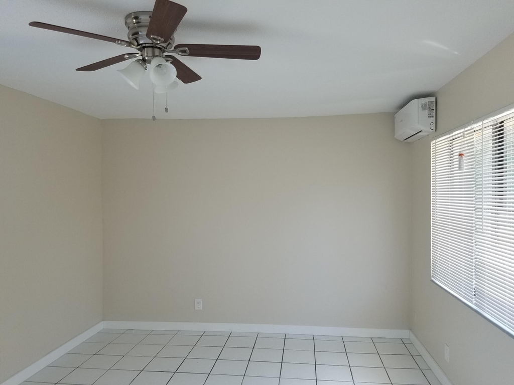 1223 Ne 18th Avenue - Photo 2