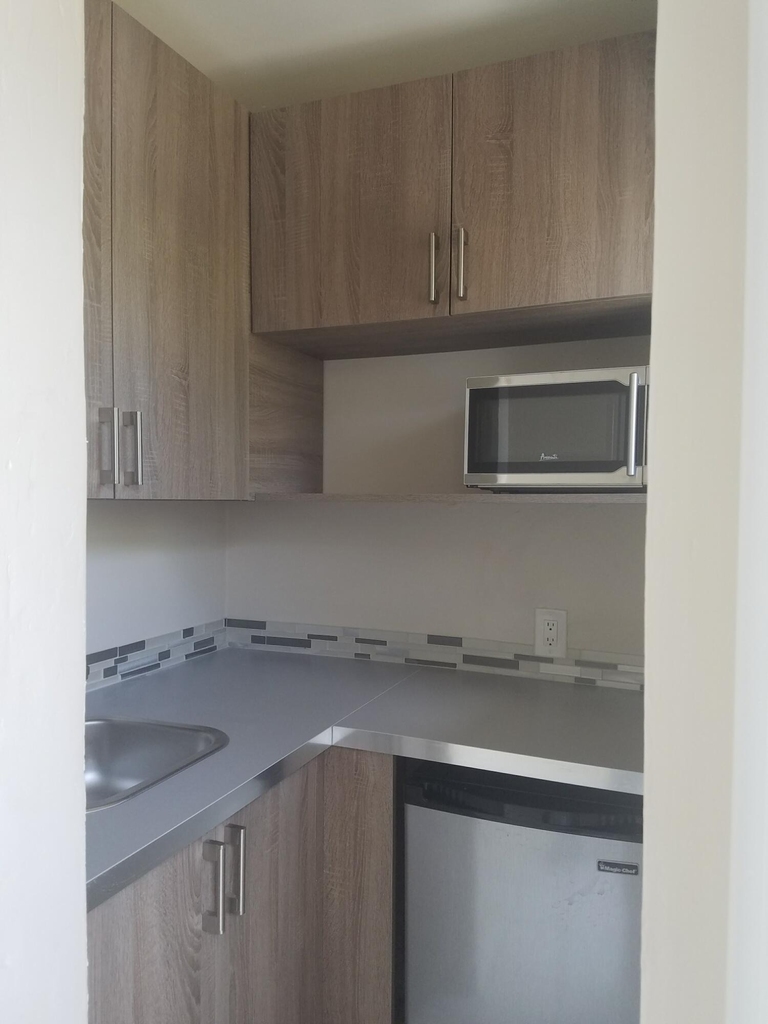 1223 Ne 18th Avenue - Photo 3