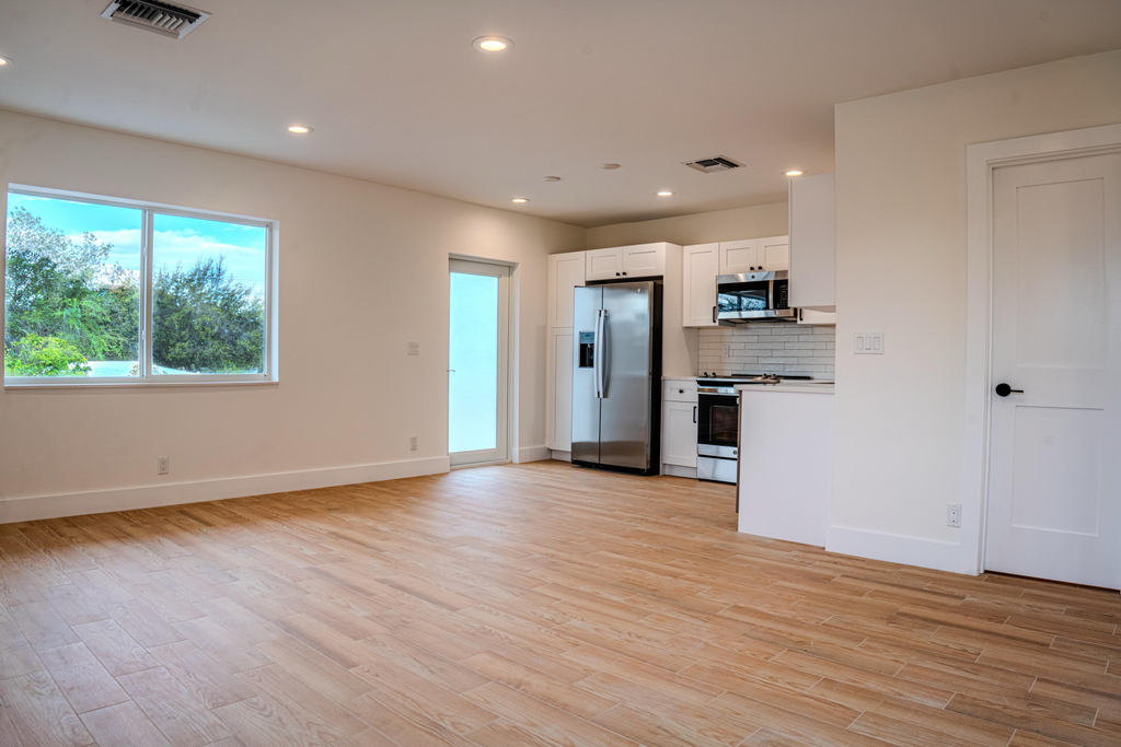 238 Se 1st Avenue - Photo 1