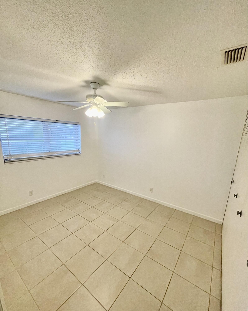 2521 Emory Drive W - Photo 3