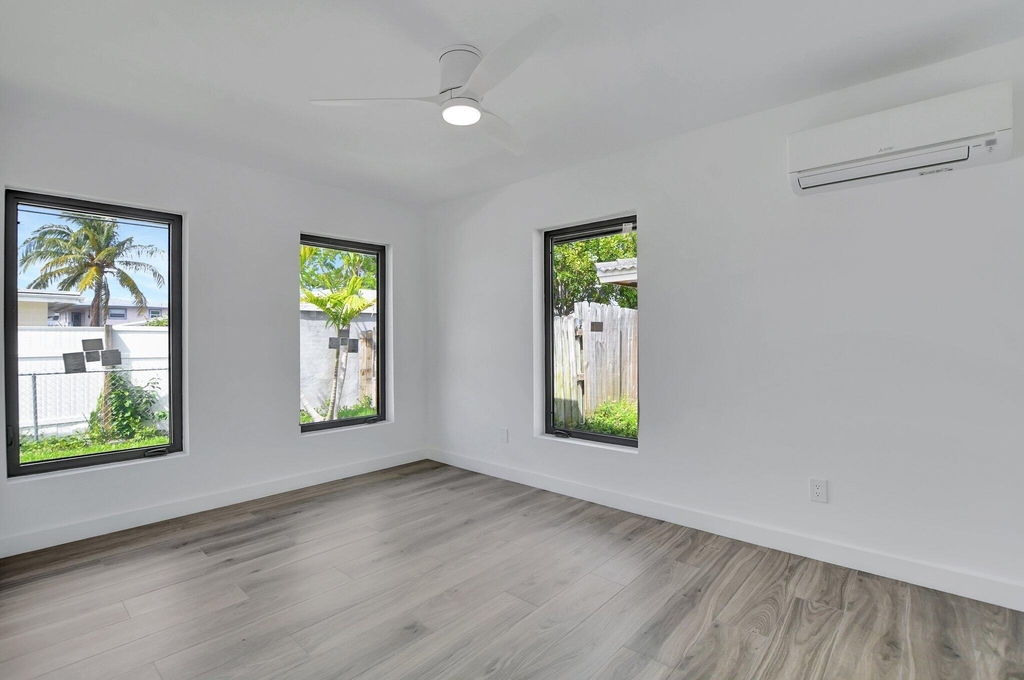 1361 Se 4th Street - Photo 16