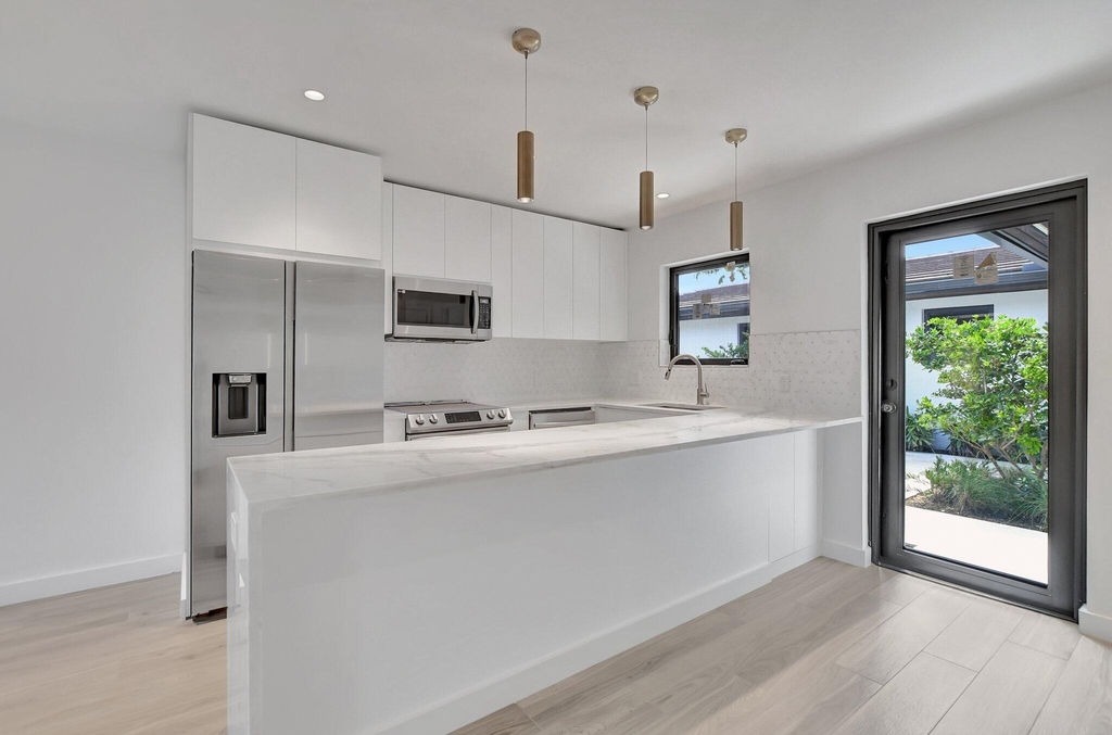 1361 Se 4th Street - Photo 10