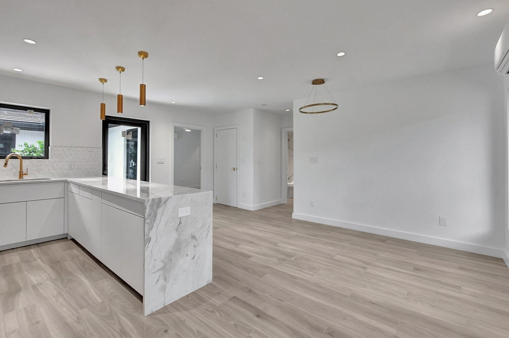 1361 Se 4th Street - Photo 14