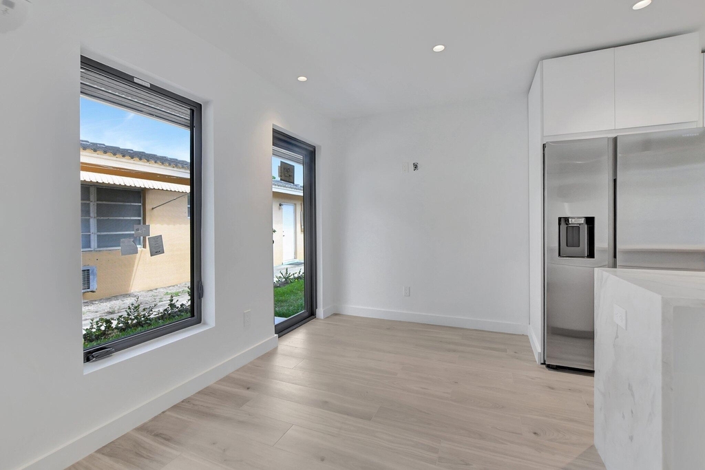 1361 Se 4th Street - Photo 11